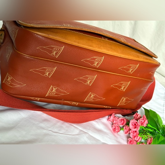 🔥🌟 AUTH 🌟🔥 Louis Vuitton 1994 Red  America Cup Calvi Messenger Crossbody bag - Picture 3 of 15